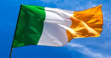 novibet-o-protos-parochos-poy-exasfalise-adeia-stin-irlandia